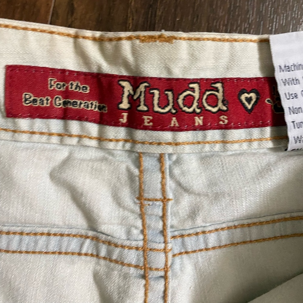Mudd Jeans Bermudas (under knee) Size 3 beautiful unique style front pockets